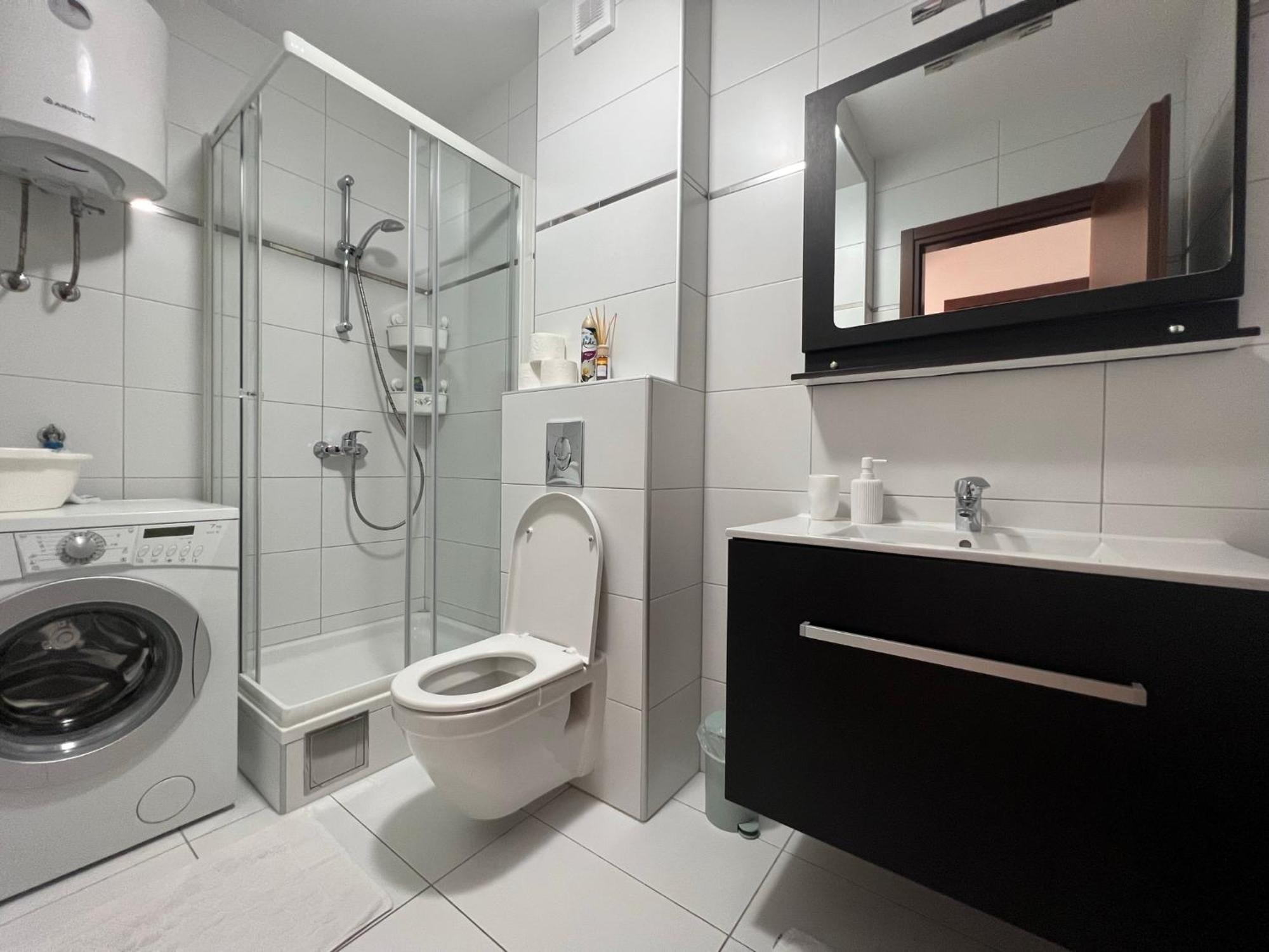 Apartment Lucija - Cozy Flat In The City Center With A Sea View & Parking マカルスカ エクステリア 写真