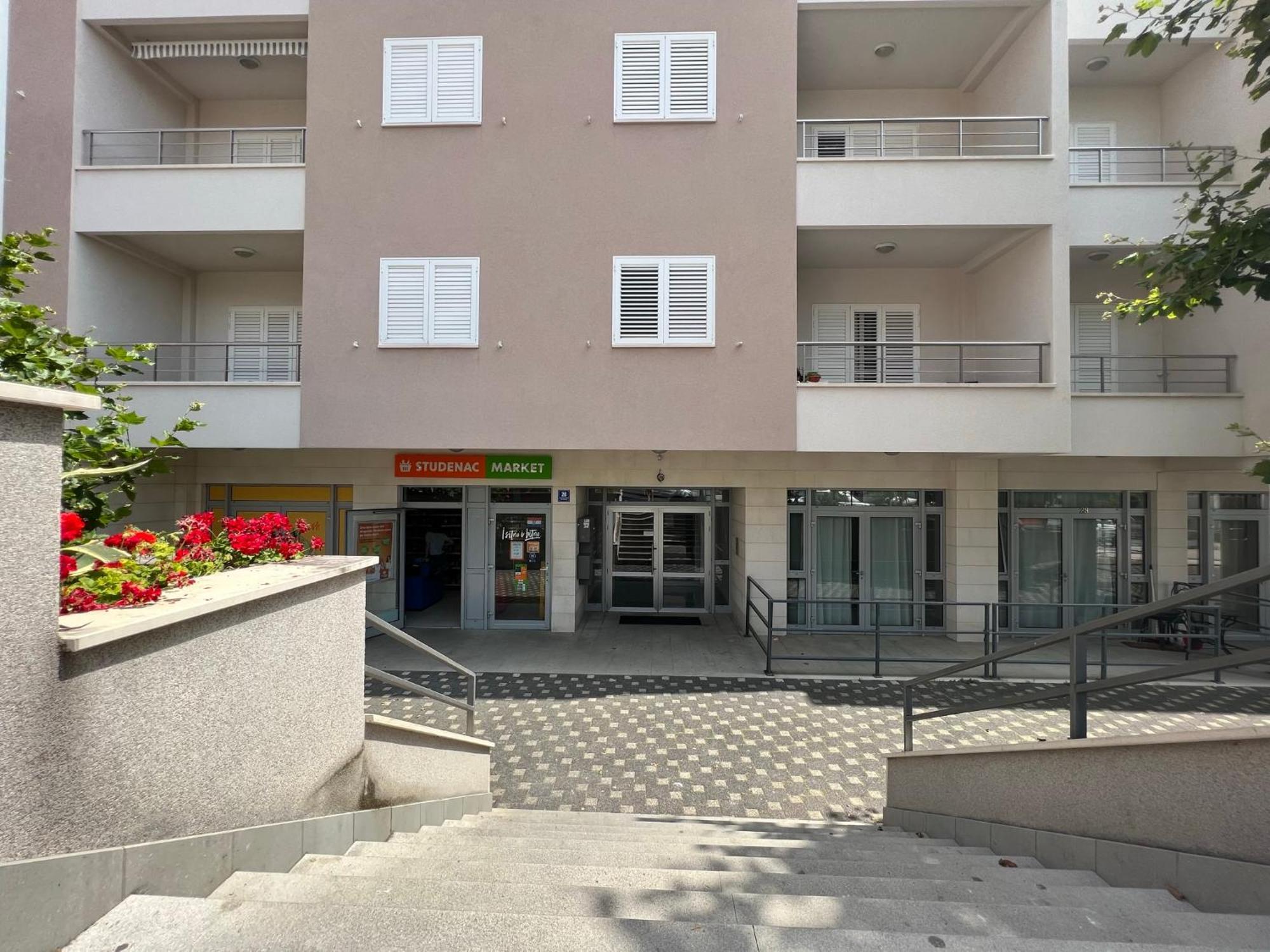Apartment Lucija - Cozy Flat In The City Center With A Sea View & Parking マカルスカ エクステリア 写真